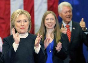 The Clinton clan arrives at a New Hampshire rally